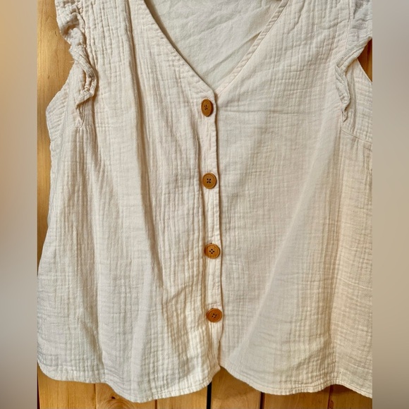 Cream Sleeveless Button-Down Top - Picture 5 of 6